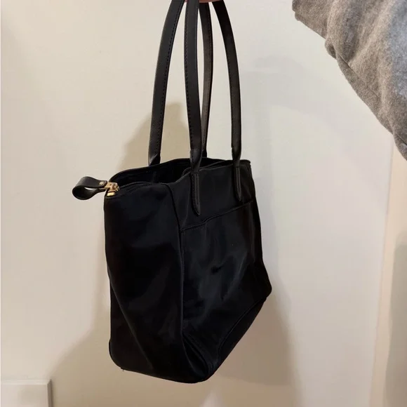 Michael Kors Medium Kelsey Travel Tote Bag with Gold Accents - Picture 4 of 9